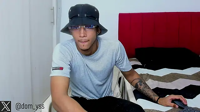 Snapshot of dominic_smith_ chatting on February 27, 1:38 am dominic smith  online show from February 27, 1:38 am