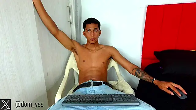 Snapshot of dominic_smith_ chatting on March 6, 11:31 pm dominic smith  online show from March 6, 11:31 pm