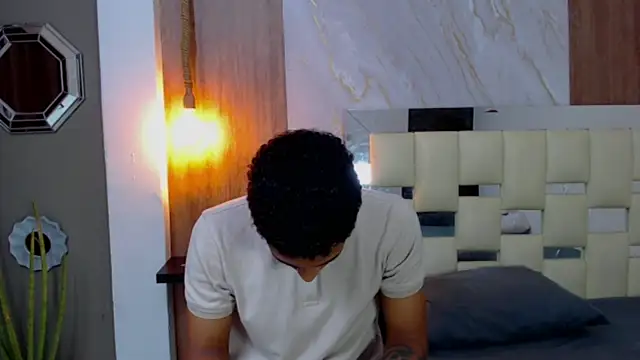 Snapshot of dominic_smith_ chatting on March 23, 12:15 am dominic smith  online show from March 23, 12:15 am