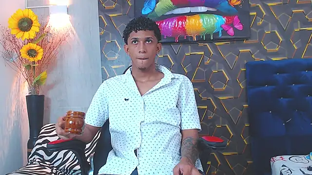 Snapshot of dominic_smith_ chatting on October 8, 9:45 pm dominic smith  online show from October 8, 9:45 pm