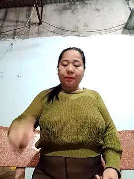 Snapshot of Queen_18200 chatting on December 3, 10:19 pm Queen 18200 online show from December 3, 10:19 pm