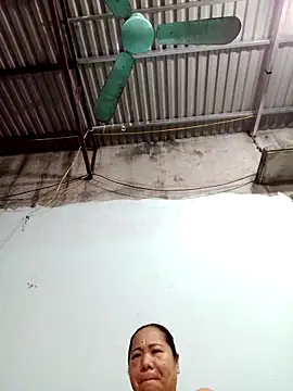 Snapshot of Queen_18200 chatting on December 15, 10:25 pm Queen 18200 online show from December 15, 10:25 pm