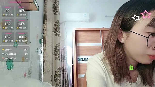 Snapshot of Lili_666 chatting on October 13, 6:46 am Lili 666 online show from October 13, 6:46 am
