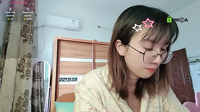 Snapshot of Lili_666 chatting on October 22, 8:03 am Lili 666 online show from October 22, 8:03 am