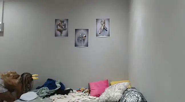 CREAMYCUPCAKExxx online show from December 4, 6:50 pm