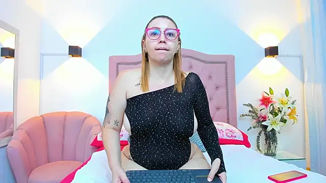 Snapshot of IsisDuzan chatting on March 1, 1:53 am IsisDuzan online show from March 1, 1:53 am