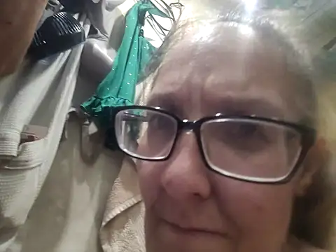 ILUV2TUCHMYKITTY online show from September 11, 11:43 am