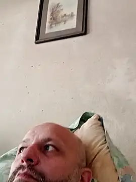 Snapshot of AlexandruCsaba chatting on March 21, 9:45 am AlexandruCsaba online show from March 21, 9:45 am