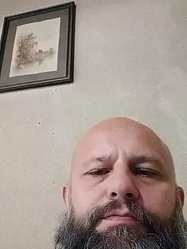 Snapshot of AlexandruCsaba chatting on October 29, 9:33 am AlexandruCsaba online show from October 29, 9:33 am