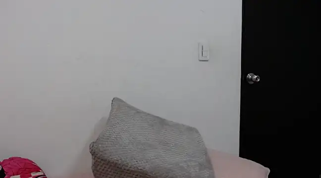 jjulietha95 online show from February 9, 6:33 am