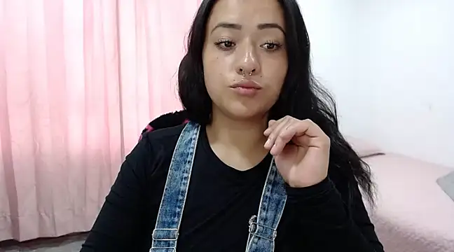 jjulietha95 online show from February 13, 10:33 pm