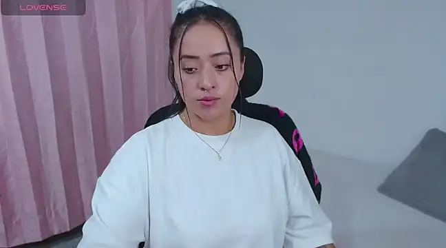 jjulietha95 online show from March 3, 3:52 am