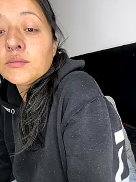 jjulietha95 online show from November 5, 4:12 am