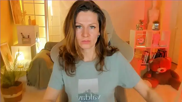 April o Nill online show from March 16, 8:21 am