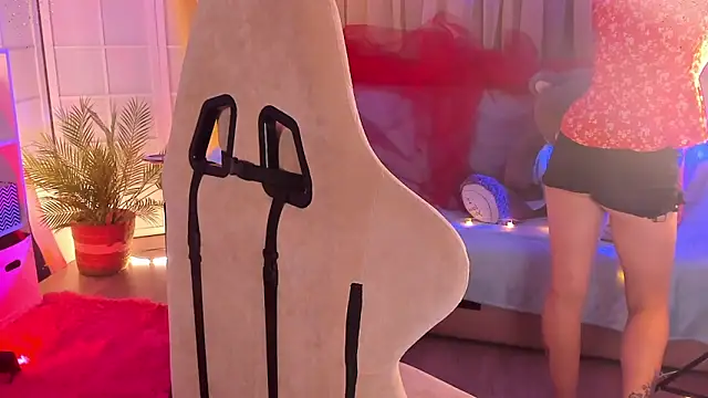 April o Nill online show from September 18, 4:09 pm