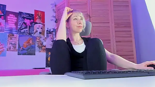 LylithSkye online show from January 22, 1:53 pm