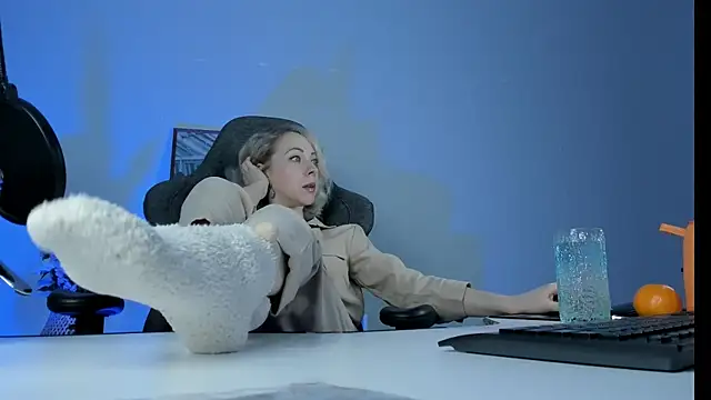 LylithSkye online show from February 2, 11:19 am