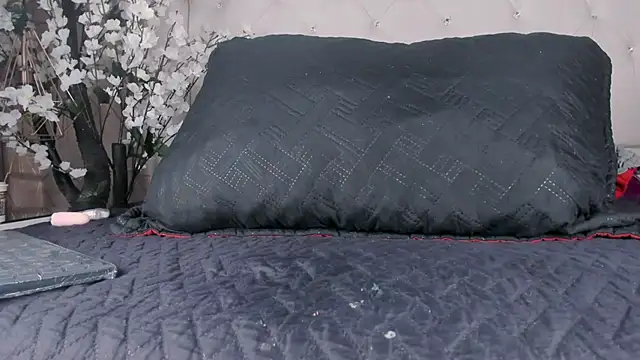 Annieefoxx online show from February 21, 5:20 pm