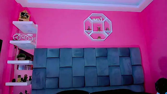 Saamanthaa11 online show from April 1, 5:19 am