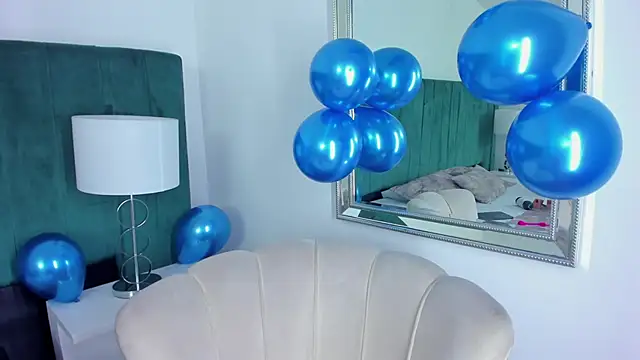 Snapshot of Tom_Silver__ chatting on December 19, 7:40 pm Tom Silver online show from December 19, 7:40 pm