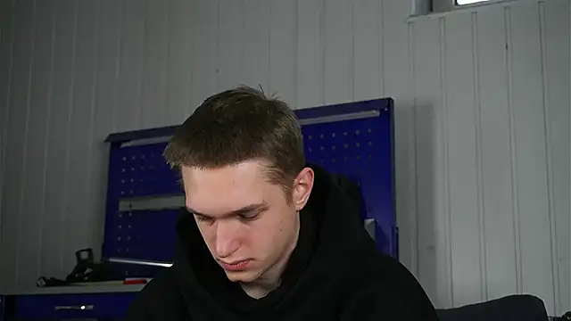 dustyn fox online show from February 20, 8:05 am