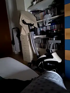 Snapshot of Nikart83 chatting on October 18, 5:57 pm Nikart83 online show from October 18, 5:57 pm