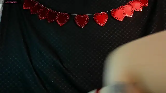 Snapshot of arisantana chatting on February 14, 12:47 pm arisantana online show from February 14, 12:47 pm