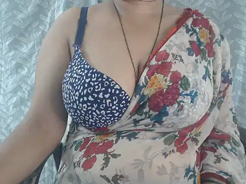 Snapshot of cute-priy chatting on June 29, 10:15 am cute-priy online show from June 29, 10:15 am