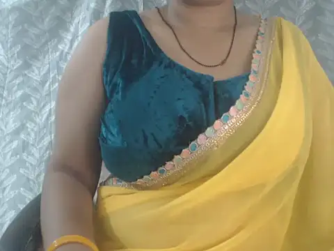 Snapshot of cute-priy chatting on July 4, 4:29 am cute-priy online show from July 4, 4:29 am