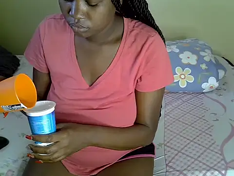 Snapshot of Sexiebony12 chatting on February 9, 5:44 am Sexiebony12 online show from February 9, 5:44 am