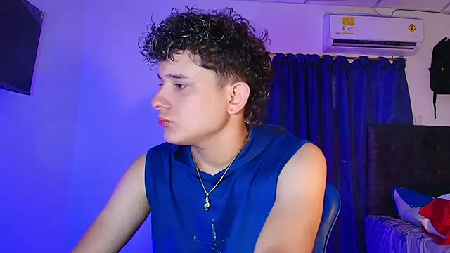 Snapshot of Nathan_Bluee chatting on June 11, 4:38 pm Nathan Bluee online show from June 11, 4:38 pm