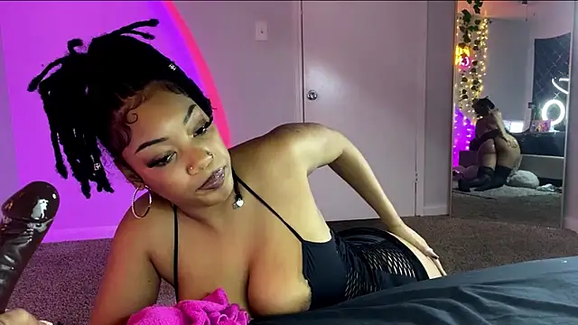 Snapshot of SheSoNastyy_21 chatting on October 21, 10:27 am SheSoNastyy 21 online show from October 21, 10:27 am