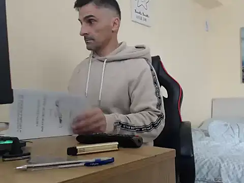 Snapshot of amydamarw chatting on February 20, 10:49 am amydamarw online show from February 20, 10:49 am