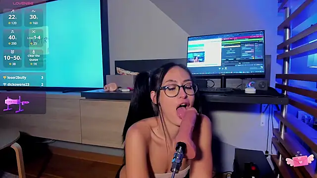 Snapshot of MiaJeanns chatting on September 22, 5:48 pm MiaJeanns online show from September 22, 5:48 pm