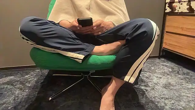 atom0407 online show from April 30, 7:14 am