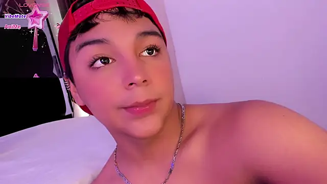 Snapshot of Seductivo_jr chatting on February 20, 8:39 am Seductivo jr online show from February 20, 8:39 am