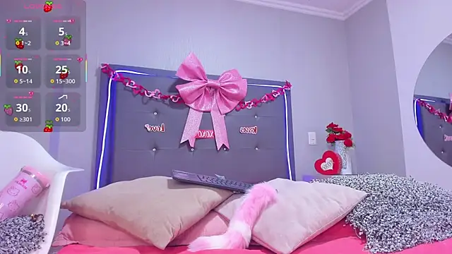 Snapshot of emma_lye chatting on February 14, 10:17 pm emma lye online show from February 14, 10:17 pm