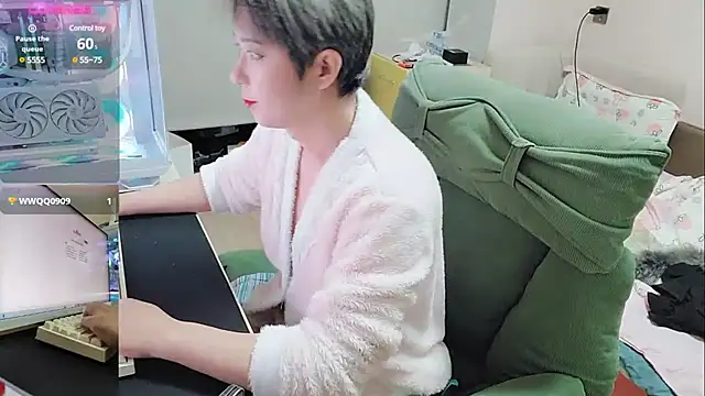 Snapshot of majlee2024 chatting on March 16, 2:00 pm majlee2024 online show from March 16, 2:00 pm