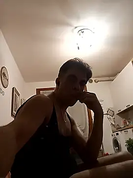 Snapshot of Giocandoassieme chatting on November 17, 10:04 pm Giocandoassieme online show from November 17, 10:04 pm