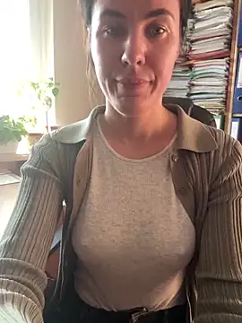 Snapshot of Sara_darling chatting on March 19, 3:29 pm Sara darling online show from March 19, 3:29 pm