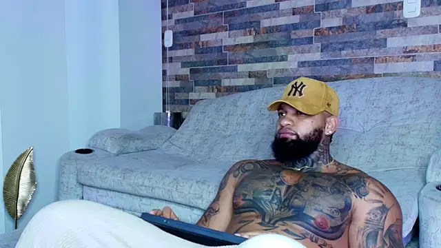 Snapshot of zaiin_diesel chatting on October 1, 8:31 am zaiin diesel online show from October 1, 8:31 am