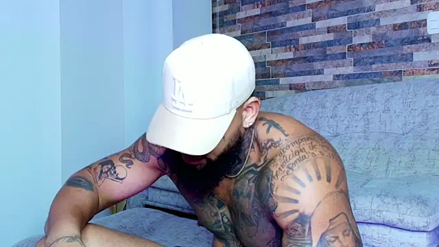 Snapshot of zaiin_diesel chatting on October 5, 1:15 am zaiin diesel online show from October 5, 1:15 am