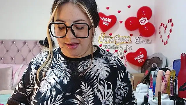 lanaqueen699 online show from February 24, 6:47 pm