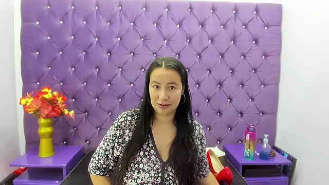 Snapshot of NaomyPrinces chatting on May 4, 2:02 pm NaomyPrinces online show from May 4, 2:02 pm