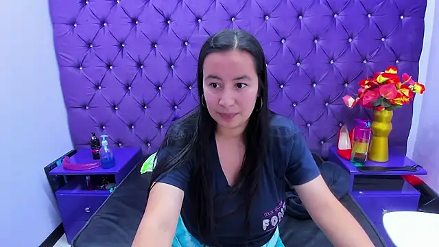 Snapshot of NaomyPrinces chatting on May 9, 2:11 pm NaomyPrinces online show from May 9, 2:11 pm