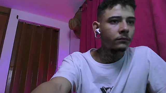 Snapshot of Ceder-Calistenes chatting on November 13, 6:01 am Ceder-Calistenes online show from November 13, 6:01 am