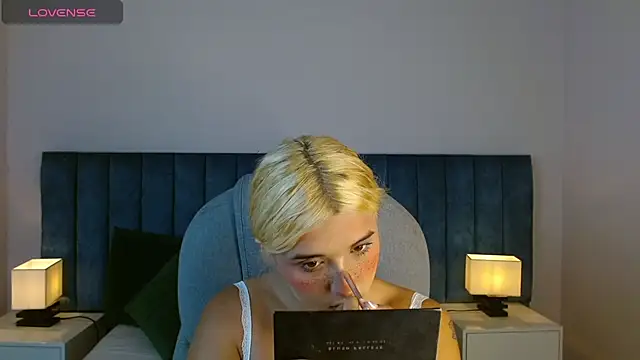 april bunnyy online show from March 1, 4:22 pm