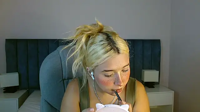 april bunnyy online show from March 19, 7:06 pm