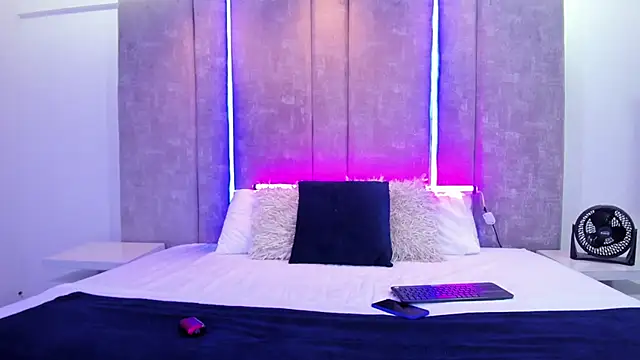 Larabrooks online show from January 22, 1:53 am