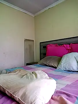 Snapshot of LONGDICK985M chatting on February 5, 3:42 pm LONGDICK985M online show from February 5, 3:42 pm